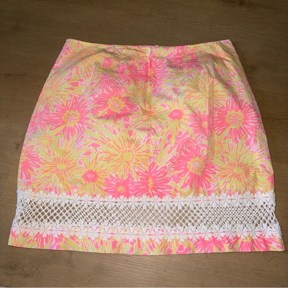 Lilly Pulitzer pink and yellow skirt with white crochet flowers size 12 pockets